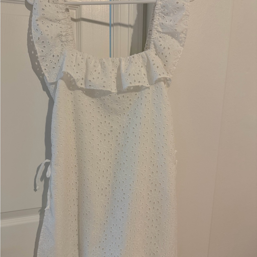 Lily Pulitzer White Eyelet Romper Size 2 w/Elastic Shoulder Straps